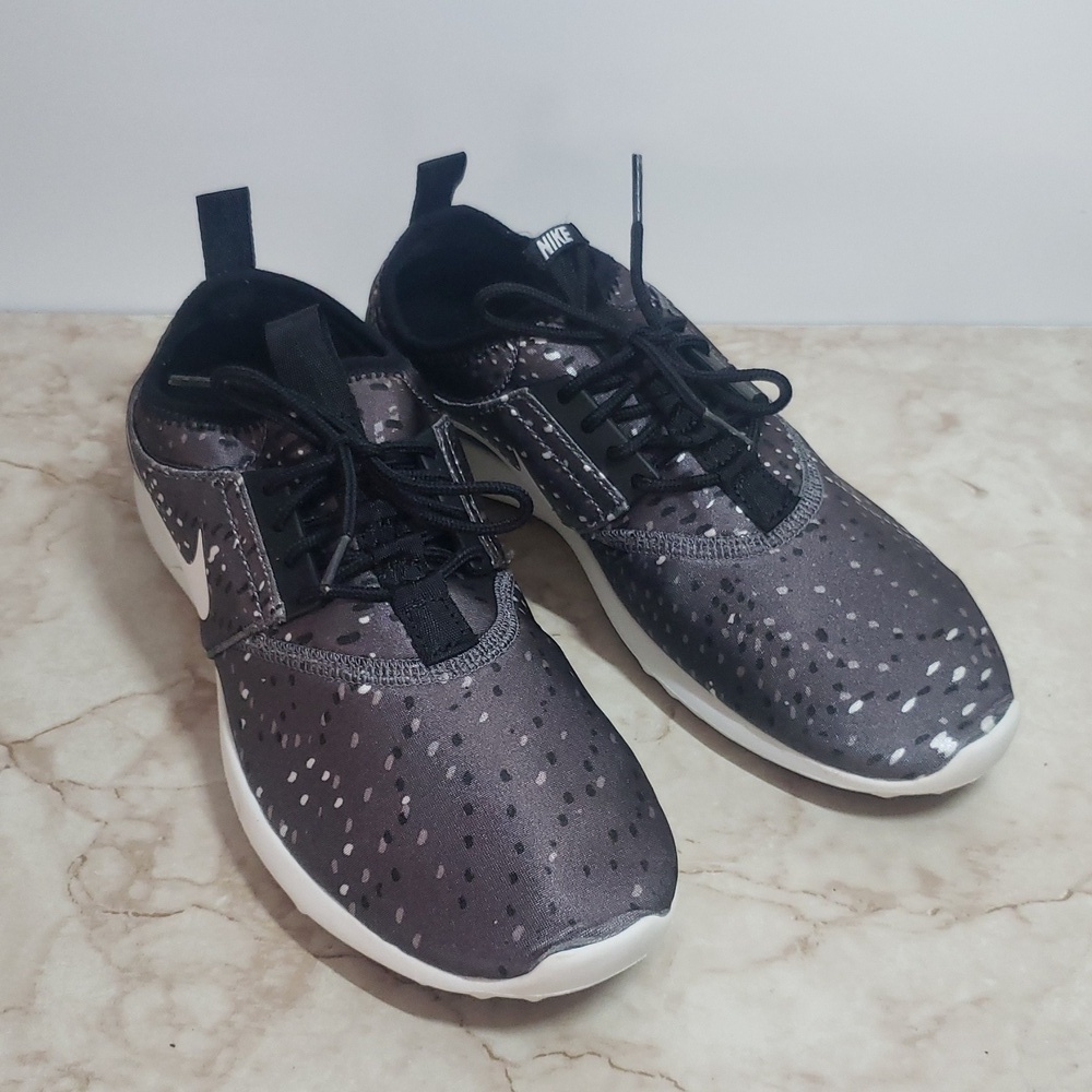 Nike Charcoal and White Athletic Womens Shoes Size 8.5 - Picture 2 of 7